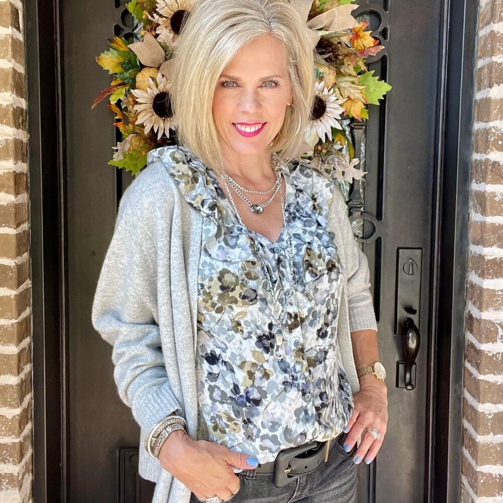 Cabi 4350 Rosy Top in Falling Flowers Fall 2022 Small EUC